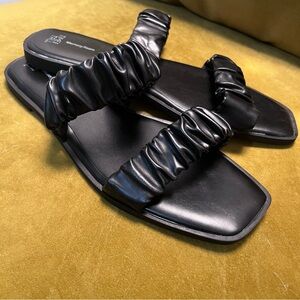 Time and Tru black sandals